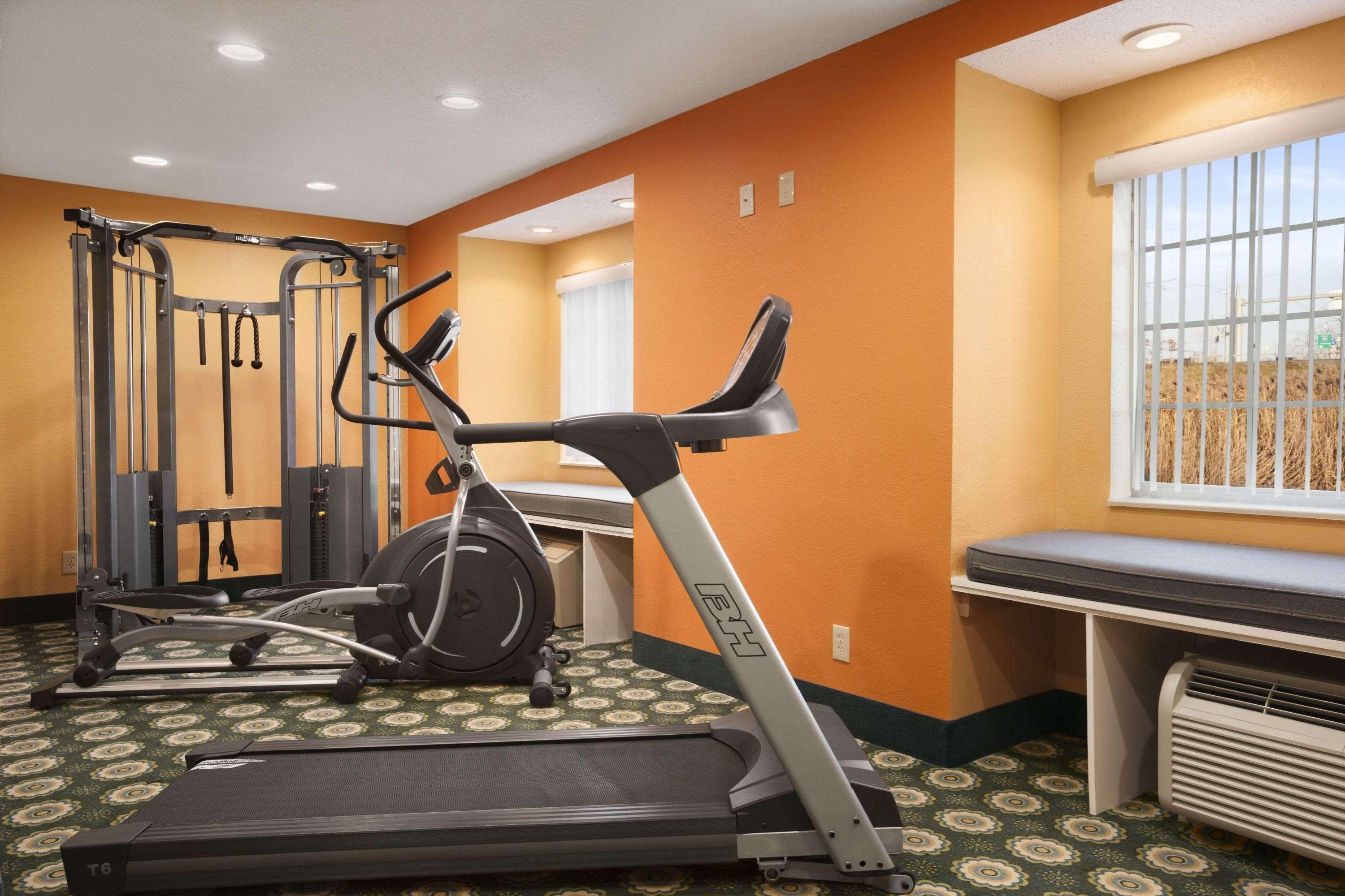 Microtel Inn By Wyndham - Albany Airport Latham Exterior photo