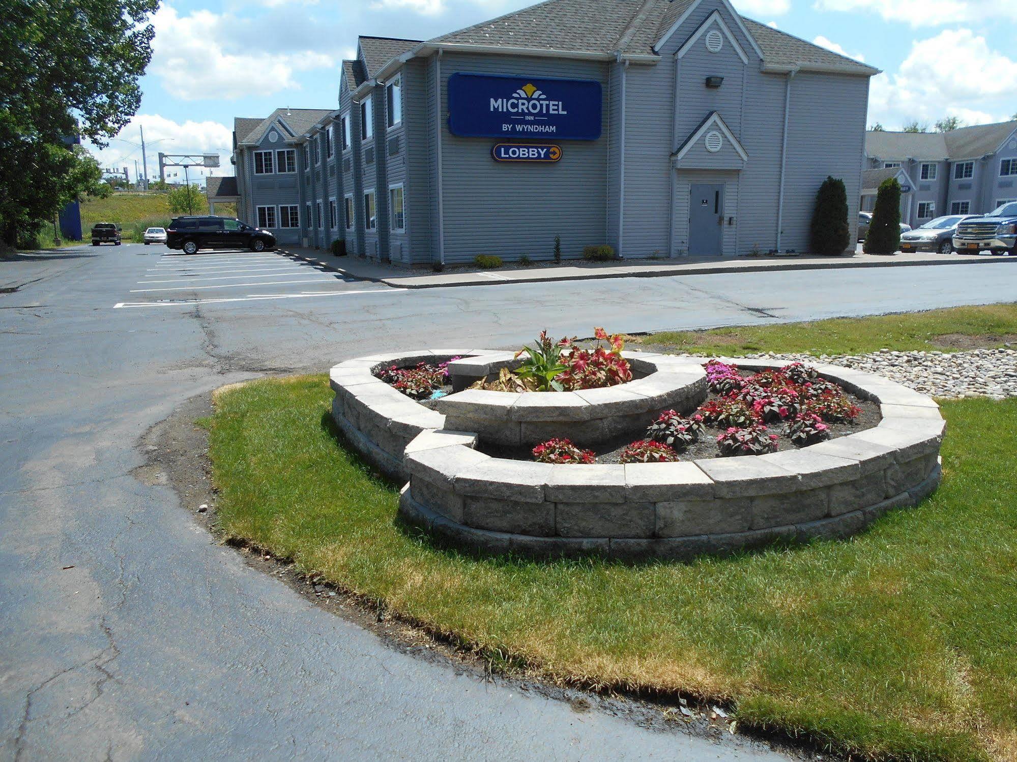 Microtel Inn By Wyndham - Albany Airport Latham Exterior photo